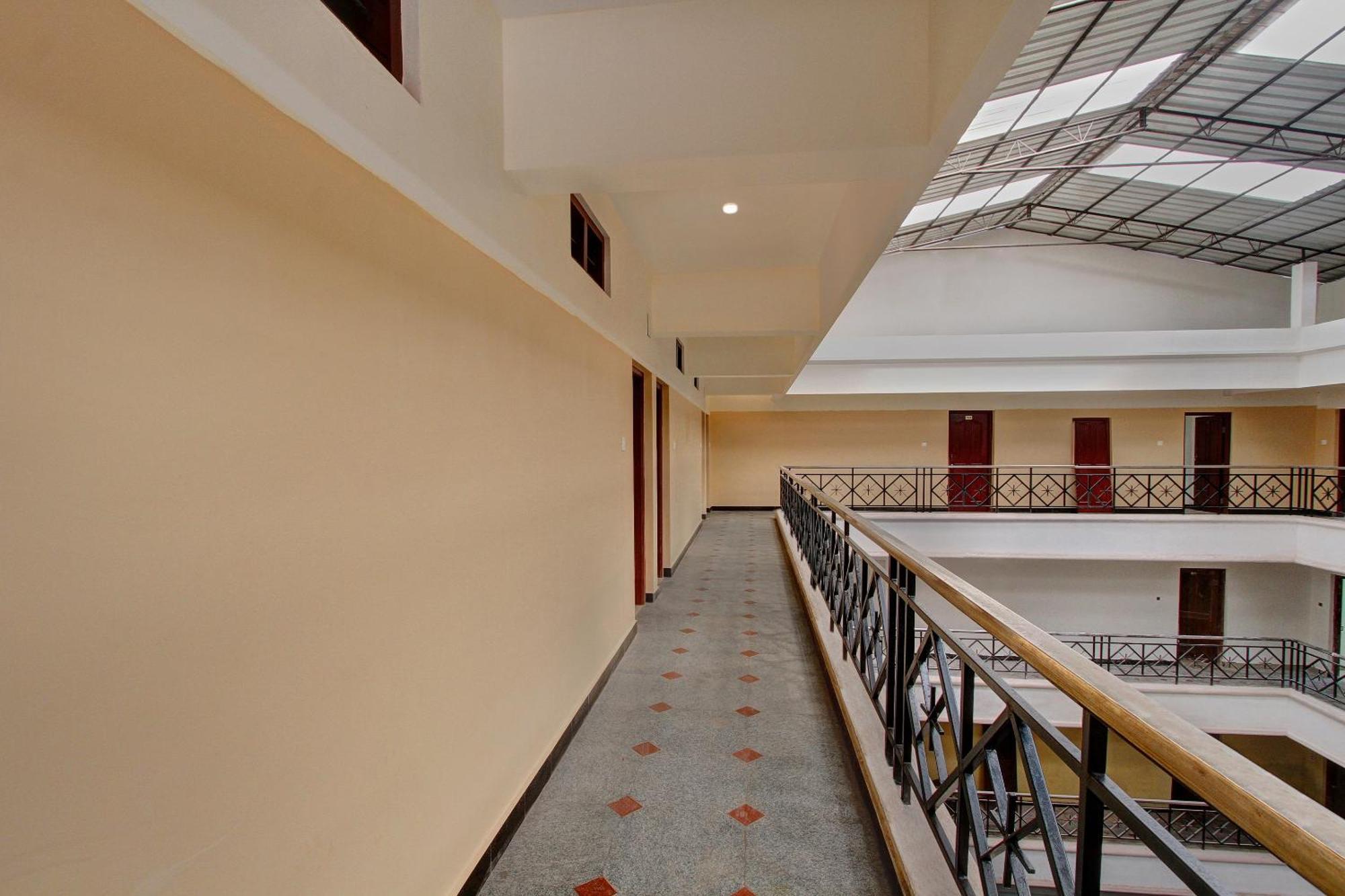 Hotel O Century Park Kāsaragod エクステリア 写真